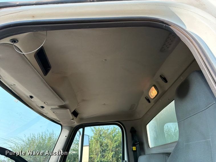 image for item FI0341 2015 Freightliner Business Class M2 box truck