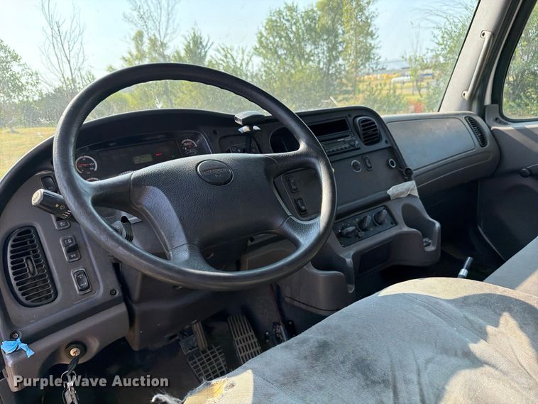 image for item FI0341 2015 Freightliner Business Class M2 box truck