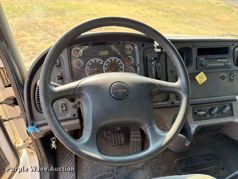 image for item FI0341 2015 Freightliner Business Class M2 box truck