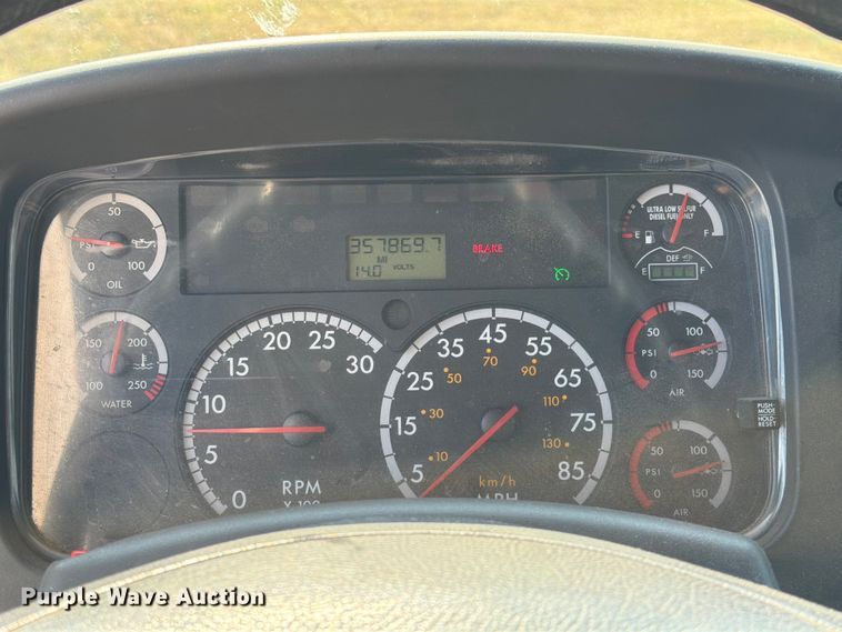 image for item FI0341 2015 Freightliner Business Class M2 box truck