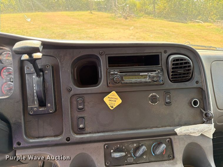 image for item FI0341 2015 Freightliner Business Class M2 box truck