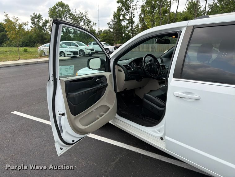 image for item FK3284 2019 Dodge Grand Caravan van