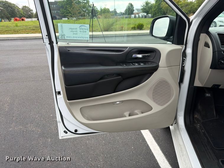 image for item FK3284 2019 Dodge Grand Caravan van