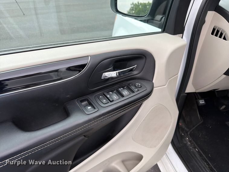 image for item FK3284 2019 Dodge Grand Caravan van