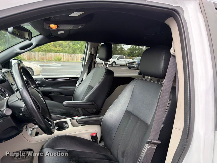 image for item FK3284 2019 Dodge Grand Caravan van
