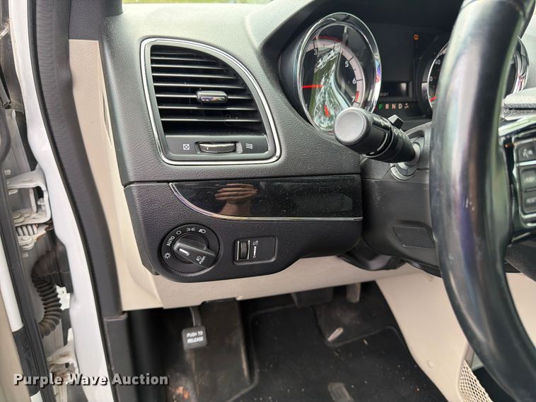 image for item FK3284 2019 Dodge Grand Caravan van
