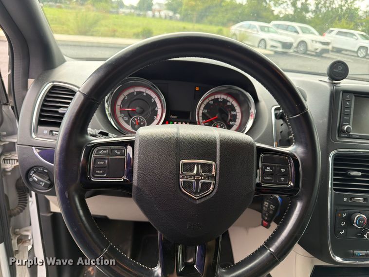 image for item FK3284 2019 Dodge Grand Caravan van