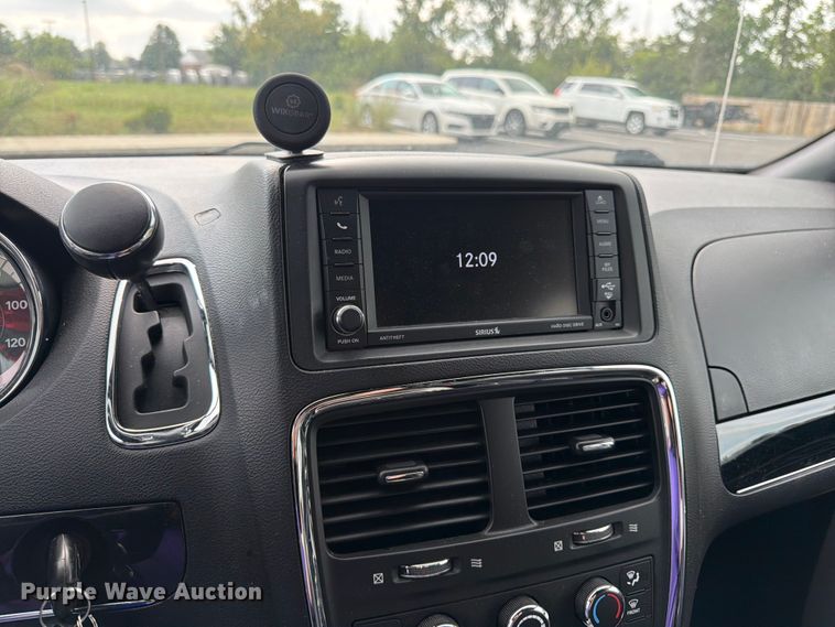 image for item FK3284 2019 Dodge Grand Caravan van