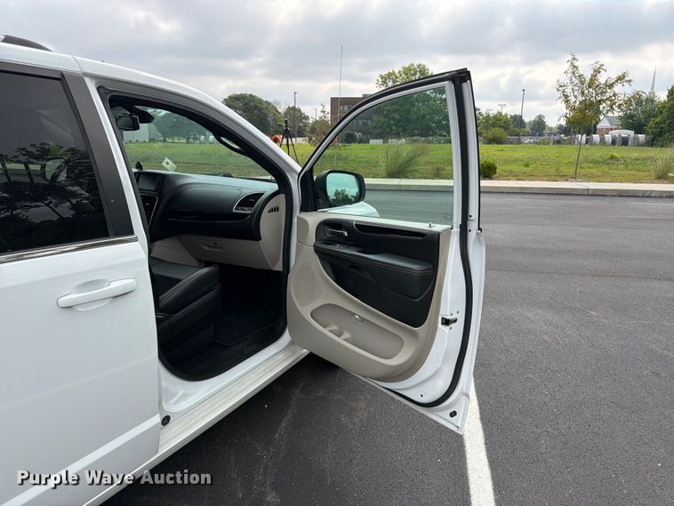 image for item FK3284 2019 Dodge Grand Caravan van
