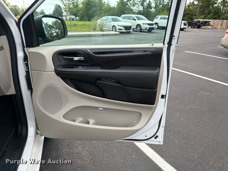 image for item FK3284 2019 Dodge Grand Caravan van