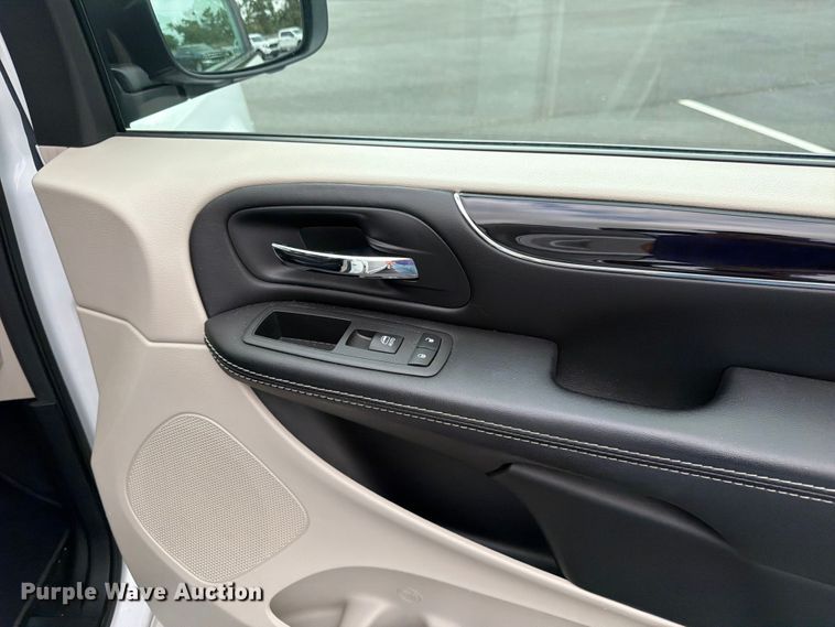 image for item FK3284 2019 Dodge Grand Caravan van
