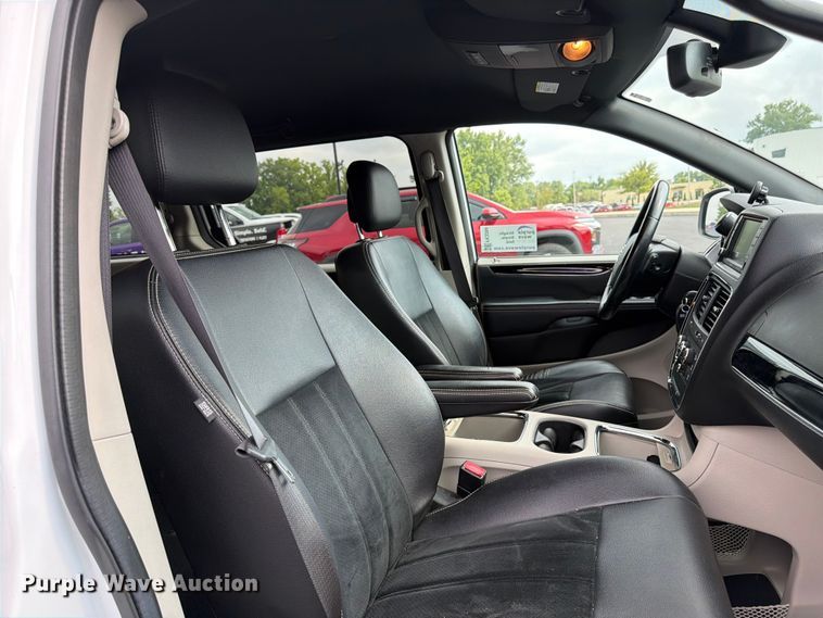 image for item FK3284 2019 Dodge Grand Caravan van