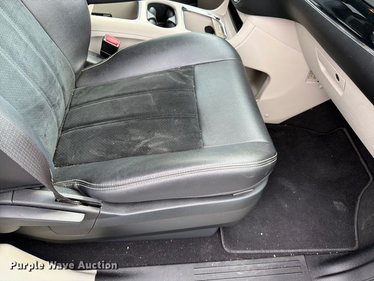 image for item FK3284 2019 Dodge Grand Caravan van