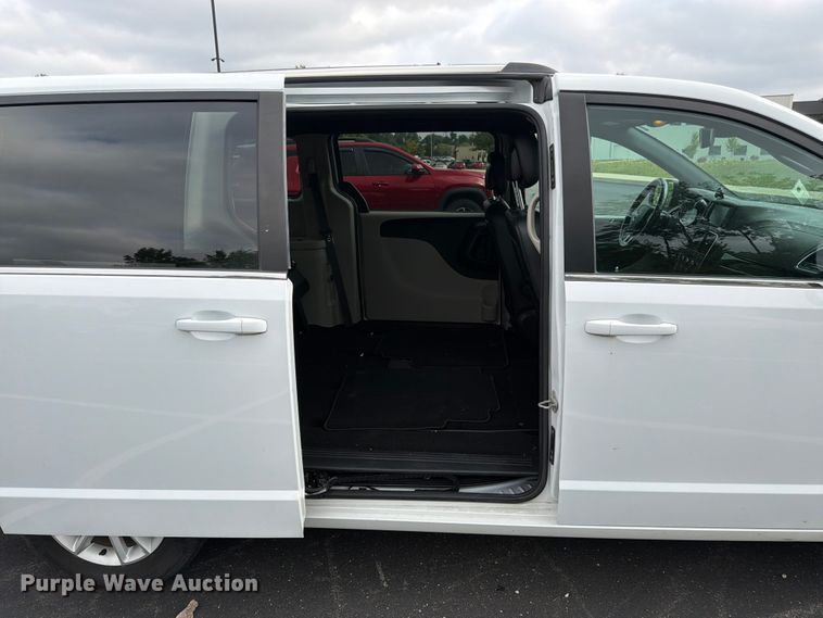 image for item FK3284 2019 Dodge Grand Caravan van