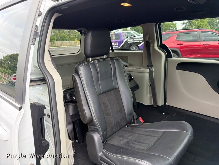 image for item FK3284 2019 Dodge Grand Caravan van