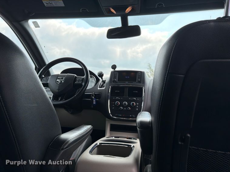 image for item FK3284 2019 Dodge Grand Caravan van