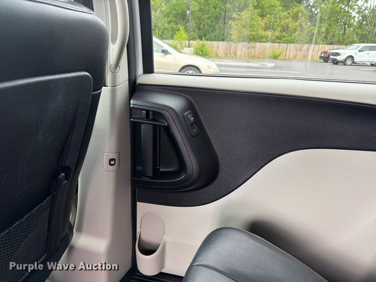 image for item FK3284 2019 Dodge Grand Caravan van