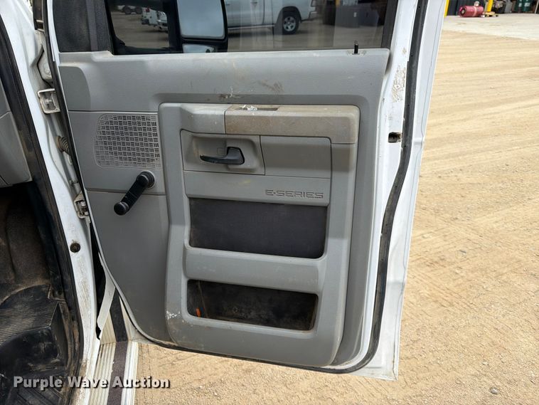 image for item FK3570 2009 Ford E350 box truck