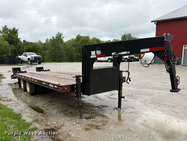 image for item FK3587 2004 Redi-Haul R25215GF equipment trailer