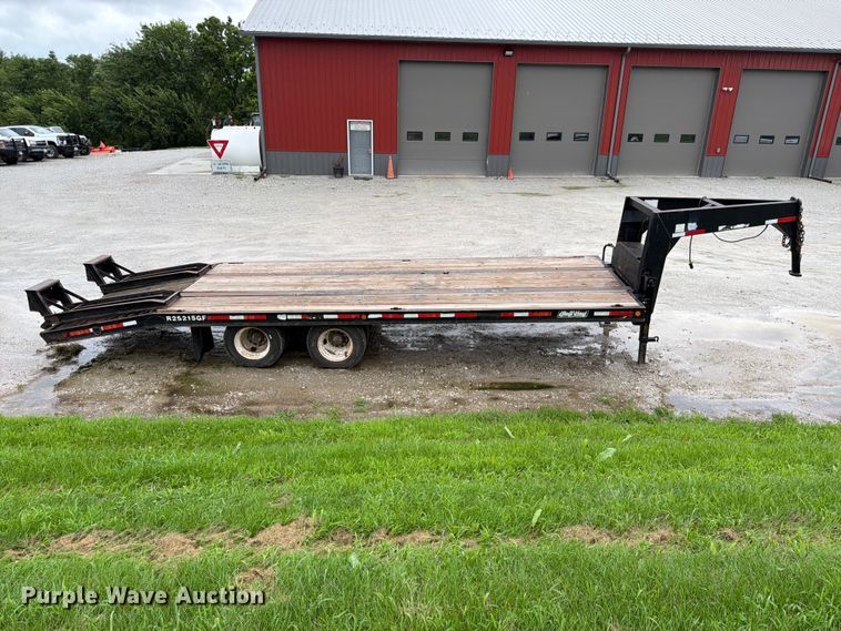 image for item FK3587 2004 Redi-Haul R25215GF equipment trailer