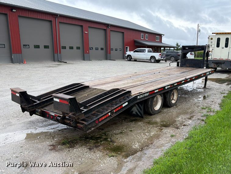 image for item FK3587 2004 Redi-Haul R25215GF equipment trailer