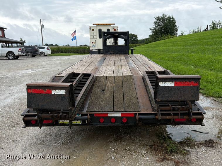 image for item FK3587 2004 Redi-Haul R25215GF equipment trailer