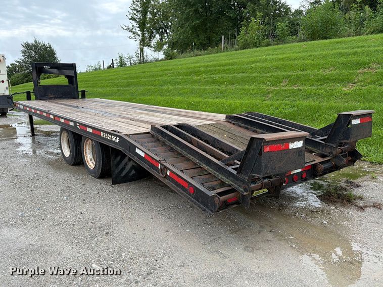 image for item FK3587 2004 Redi-Haul R25215GF equipment trailer