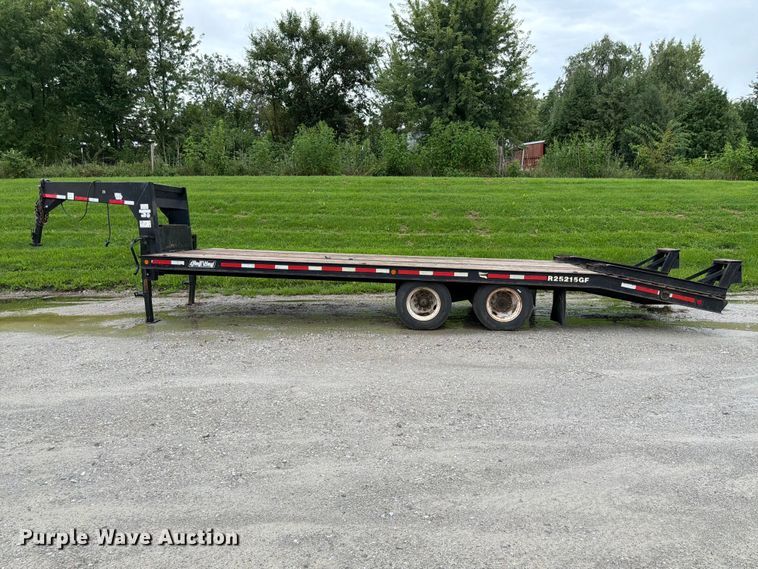 image for item FK3587 2004 Redi-Haul R25215GF equipment trailer