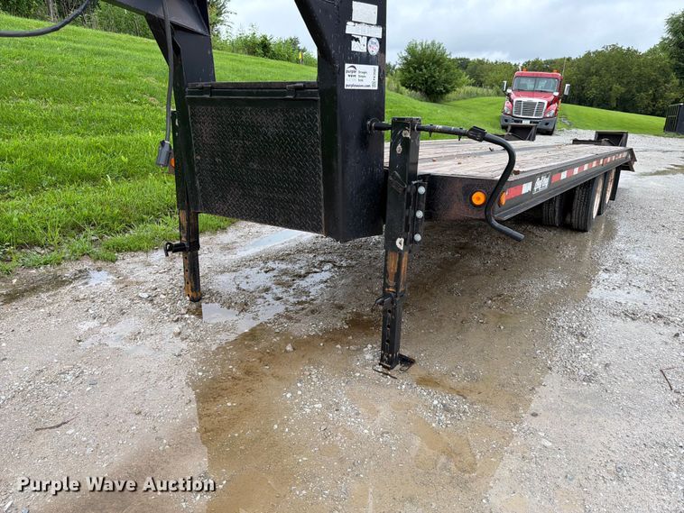 image for item FK3587 2004 Redi-Haul R25215GF equipment trailer