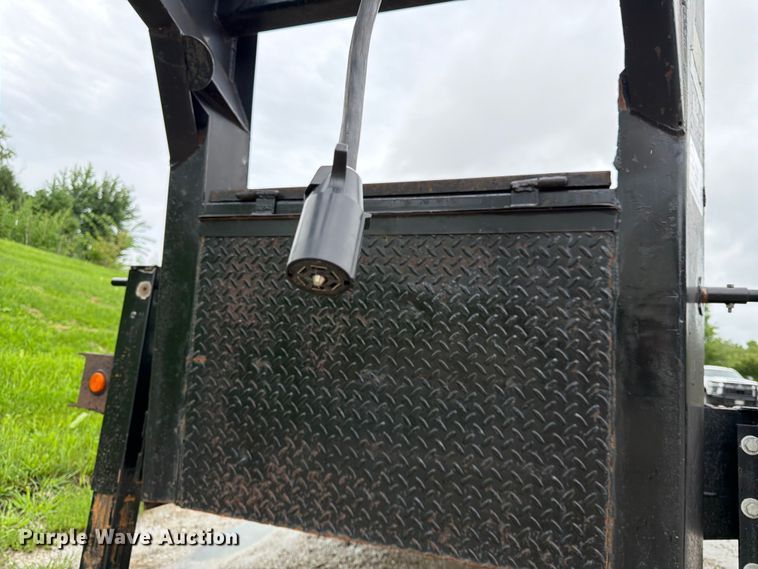 image for item FK3587 2004 Redi-Haul R25215GF equipment trailer