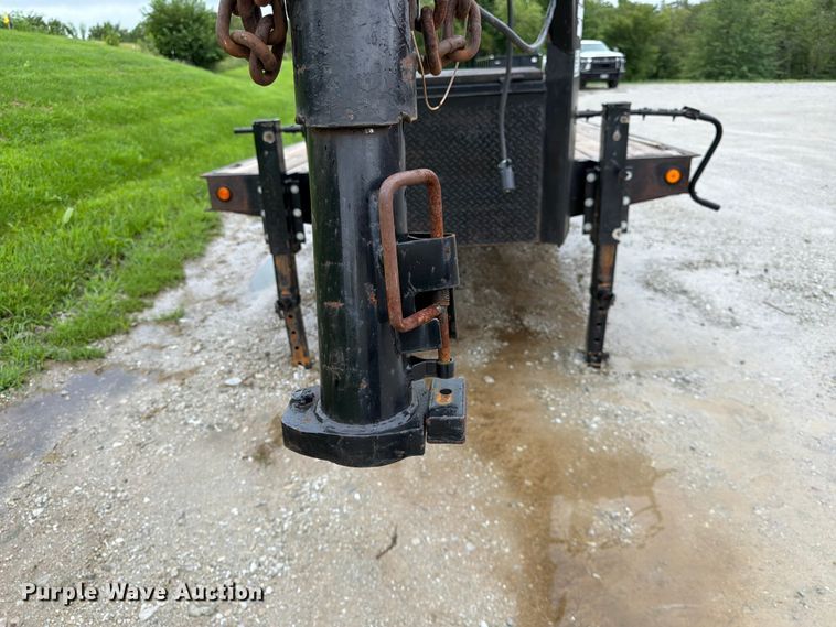 image for item FK3587 2004 Redi-Haul R25215GF equipment trailer