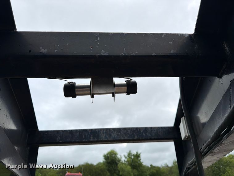 image for item FK3587 2004 Redi-Haul R25215GF equipment trailer
