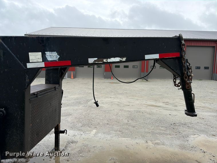 image for item FK3587 2004 Redi-Haul R25215GF equipment trailer