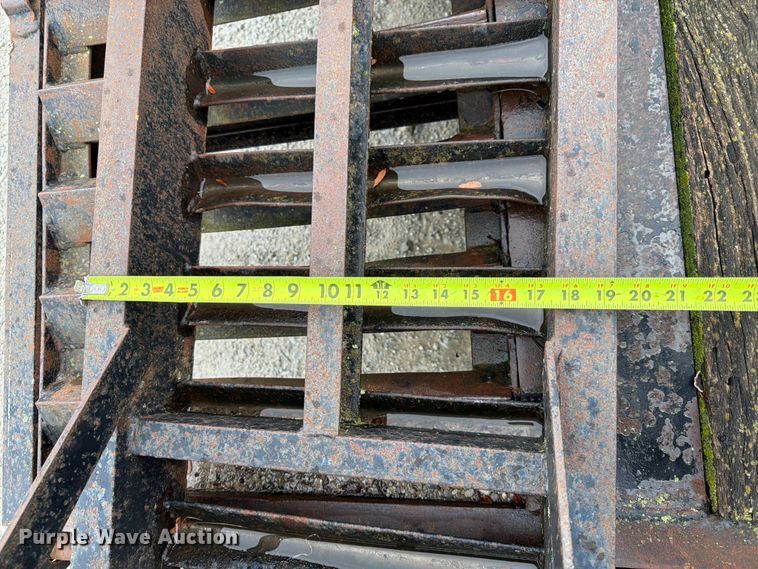 image for item FK3587 2004 Redi-Haul R25215GF equipment trailer