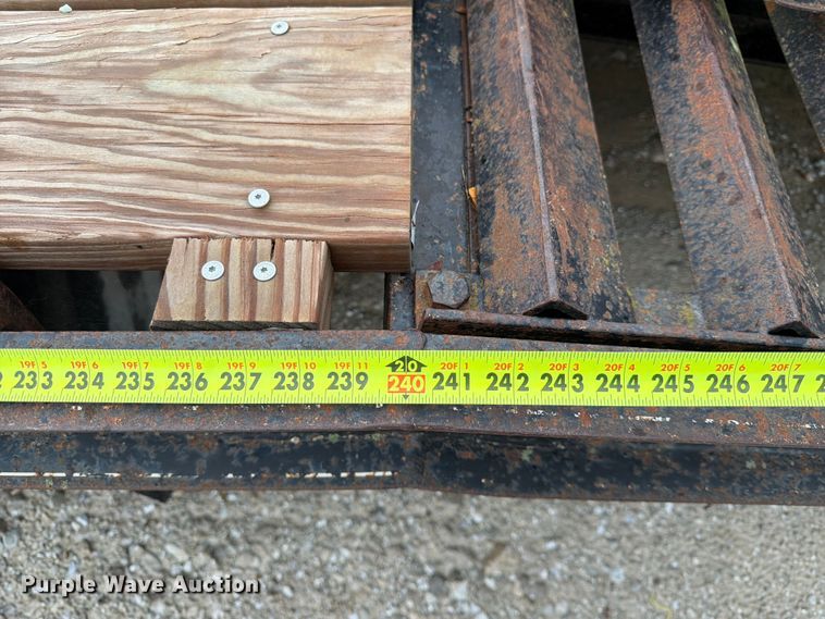 image for item FK3587 2004 Redi-Haul R25215GF equipment trailer