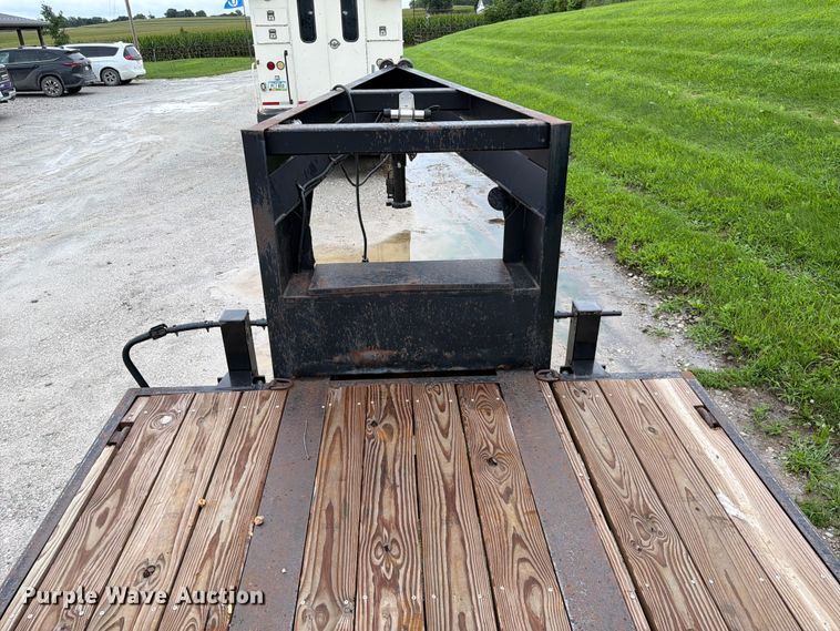 image for item FK3587 2004 Redi-Haul R25215GF equipment trailer