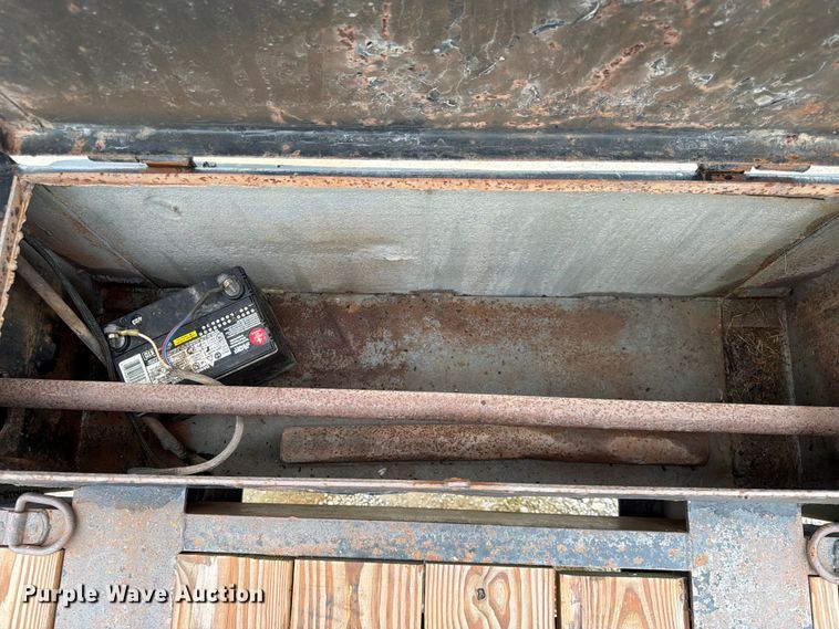 image for item FK3587 2004 Redi-Haul R25215GF equipment trailer