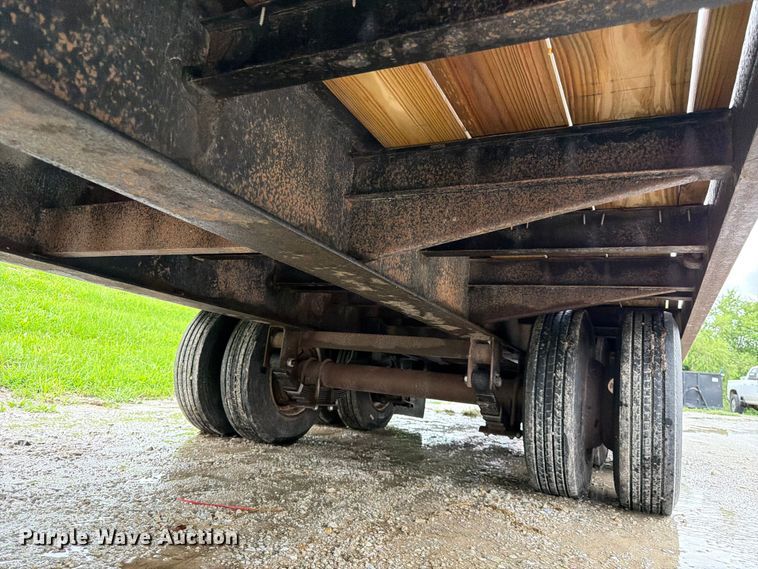 image for item FK3587 2004 Redi-Haul R25215GF equipment trailer
