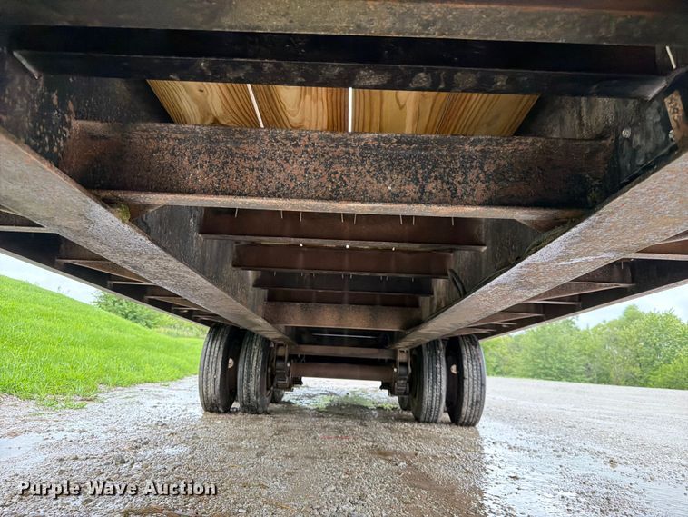 image for item FK3587 2004 Redi-Haul R25215GF equipment trailer