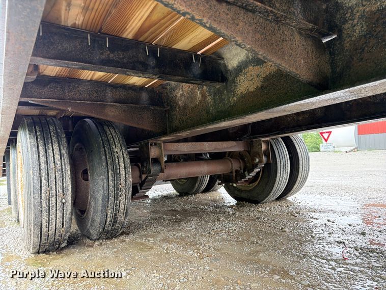 image for item FK3587 2004 Redi-Haul R25215GF equipment trailer