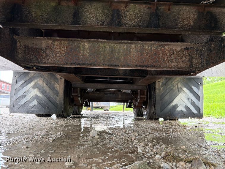 image for item FK3587 2004 Redi-Haul R25215GF equipment trailer