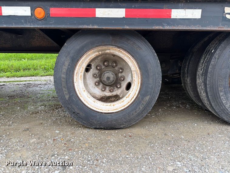 image for item FK3587 2004 Redi-Haul R25215GF equipment trailer