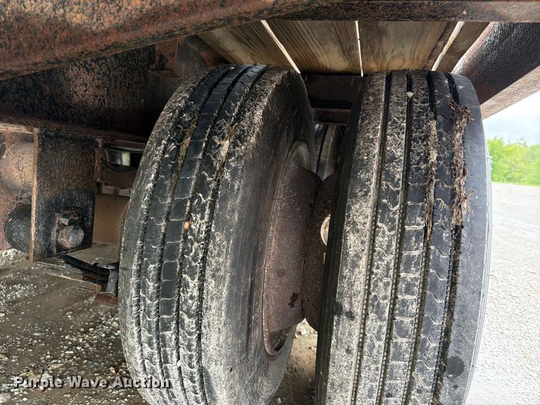 image for item FK3587 2004 Redi-Haul R25215GF equipment trailer