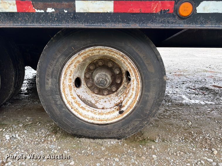 image for item FK3587 2004 Redi-Haul R25215GF equipment trailer
