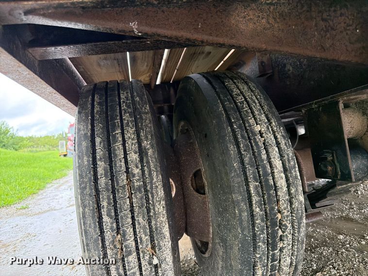 image for item FK3587 2004 Redi-Haul R25215GF equipment trailer