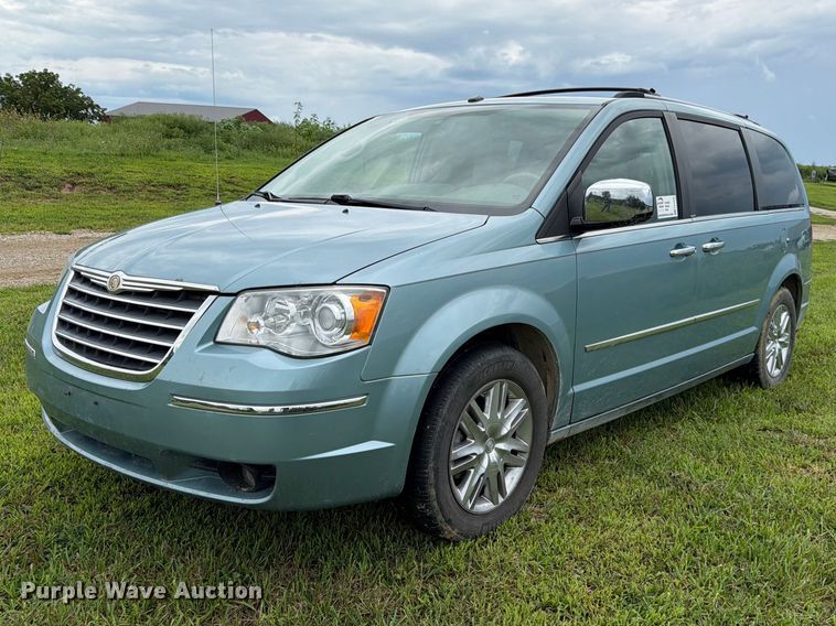 2008 Chrysler Town And Country van