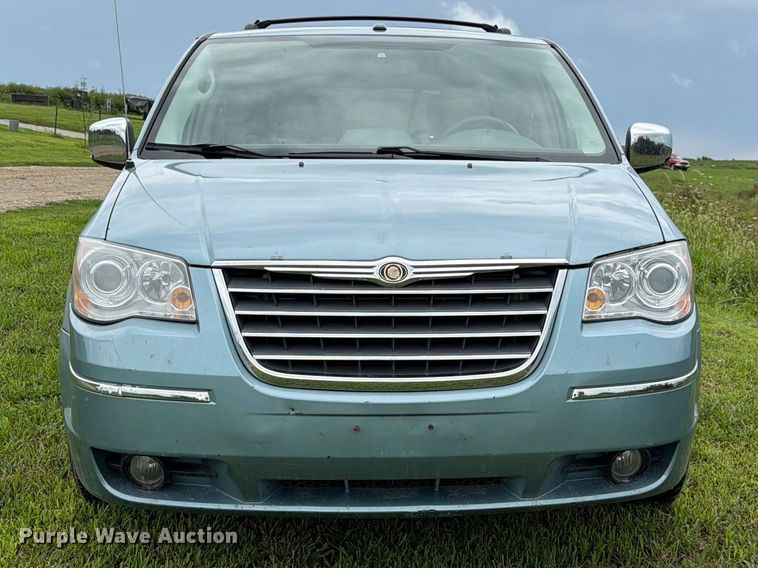 image for item FK3589 2008 Chrysler Town And Country van