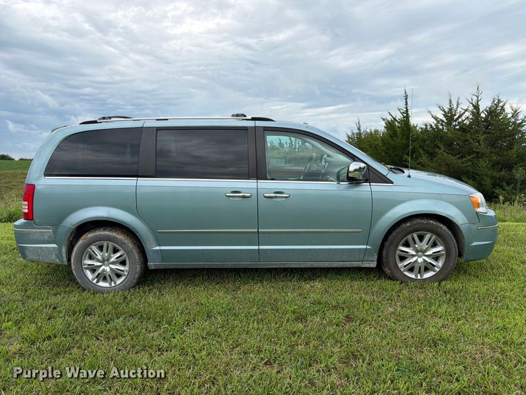 image for item FK3589 2008 Chrysler Town And Country van
