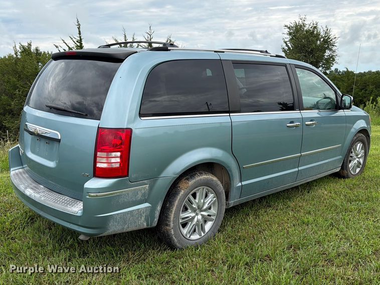 image for item FK3589 2008 Chrysler Town And Country van