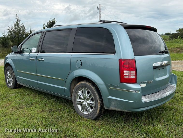 image for item FK3589 2008 Chrysler Town And Country van